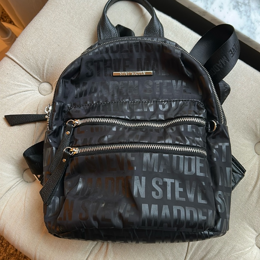 Steve Madden Black Logo Women's Backpack Silver Zipper Hardware Sateen EUC